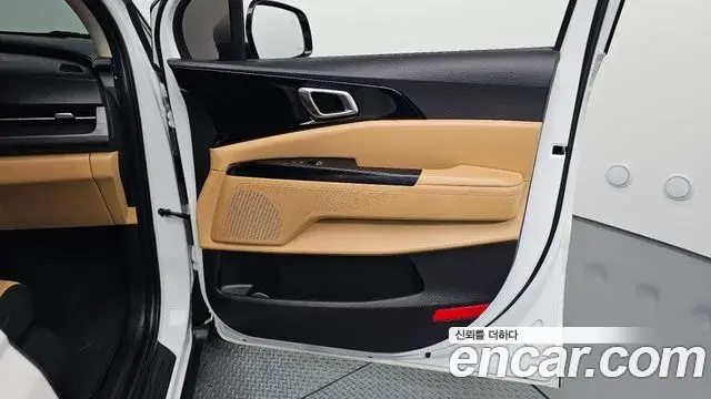 Kia Carnival 2021 — Photo 26/30