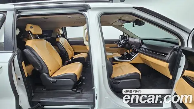 Kia Carnival 2021 — Photo 28/30