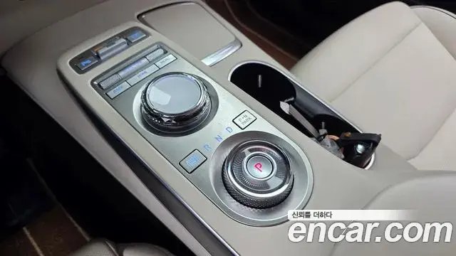 Genesis GV70 2023 — Photo 22/34