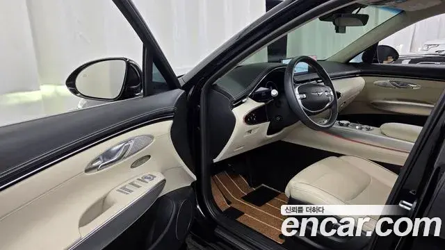 Genesis GV70 2023 — Photo 8/34