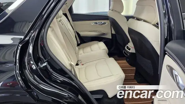 Genesis GV70 2023 — Photo 33/34