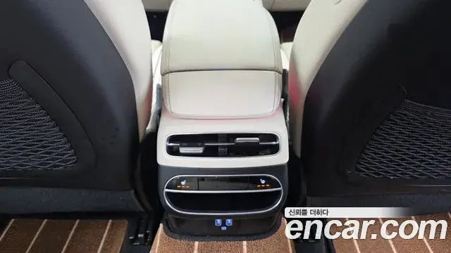 Genesis GV70 2023 — Photo 26/34