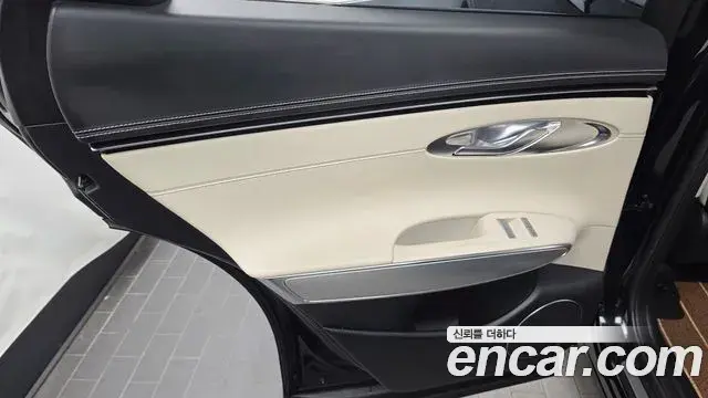 Genesis GV70 2023 — Photo 24/34