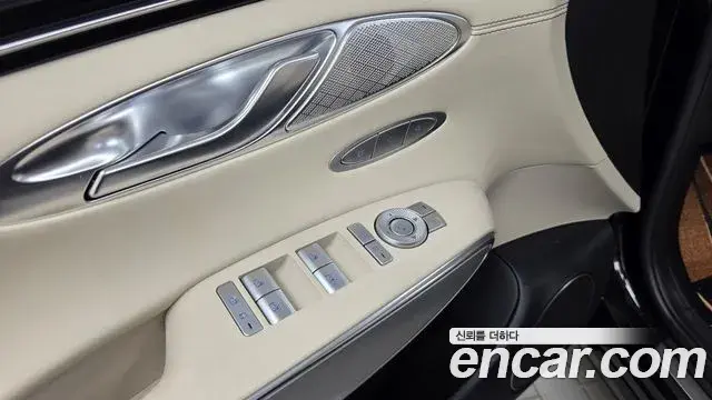 Genesis GV70 2023 — Photo 9/34