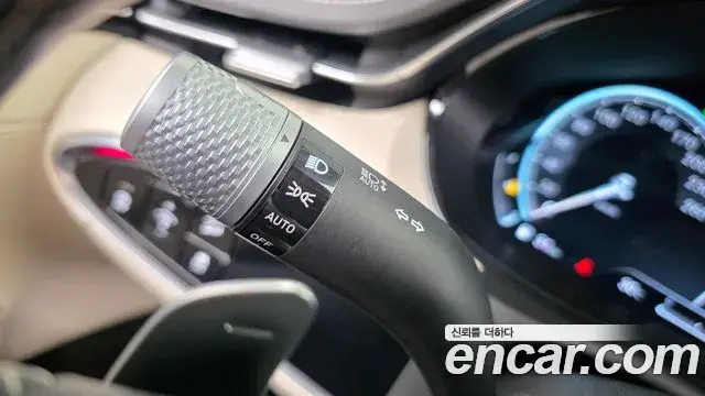 Genesis GV70 2023 — Photo 13/34
