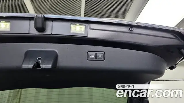 Genesis GV70 2023 — Photo 28/34
