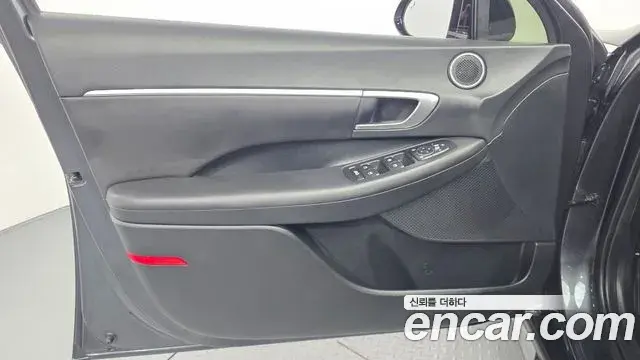 Hyundai Sonata Hybrid 2022 — Şəkil 22/32