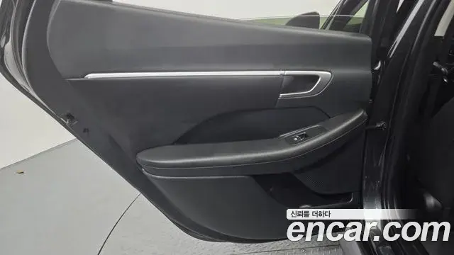 Hyundai Sonata Hybrid 2022 — Şəkil 24/32