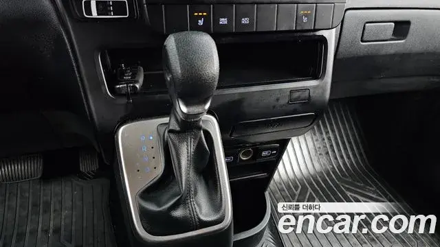 Hyundai Staria 2022 — Фото 9/20