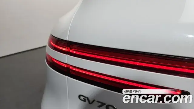 Genesis GV70 2022 — ფოტო 24/36