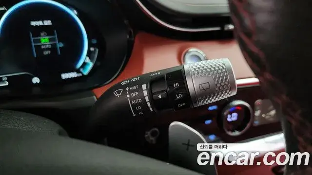 Genesis GV70 2022 — ფოტო 21/36