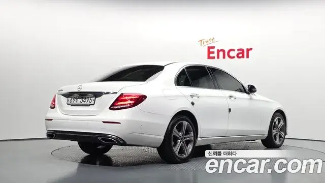 Mercedes-Benz E-Class 2018 — ფოტო 1/20