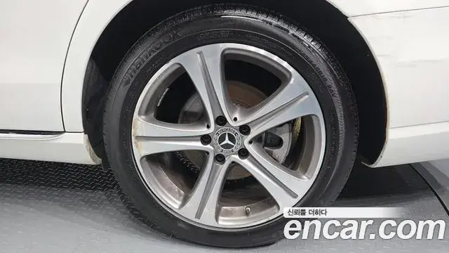 Mercedes-Benz E-Class 2018 — ფოტო 9/20