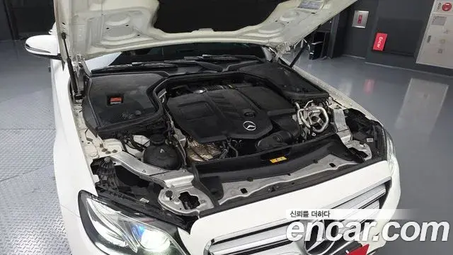 Mercedes-Benz E-Class 2018 — ფოტო 5/20