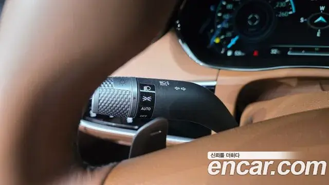 Genesis GV70 2023 — Photo 17/35