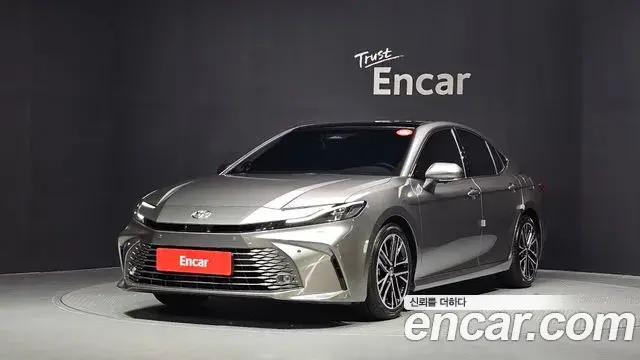 Toyota Camry 2025 — Şəkil 14/33