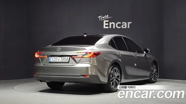 Toyota Camry 2025 — Şəkil 18/33