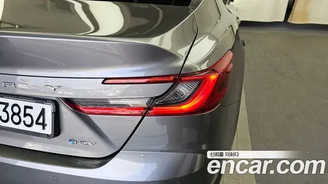 Toyota Camry 2025 — Şəkil 13/33