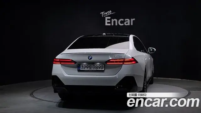 BMW 5 Series 2025 — Şəkil 12/31