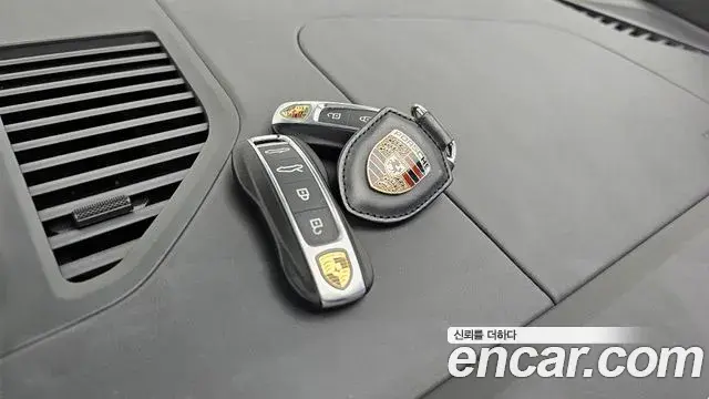 Porsche 911 2021 — Şəkil 17/37