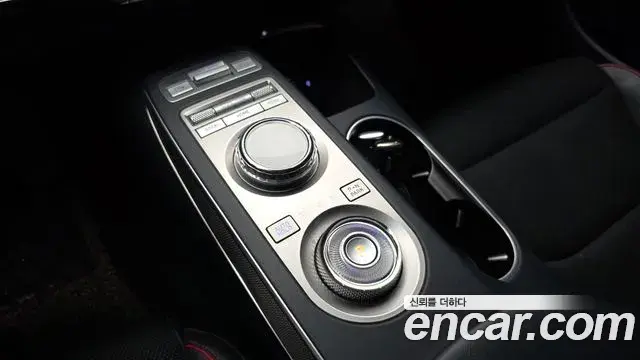 Genesis GV70 2021 — Photo 24/31