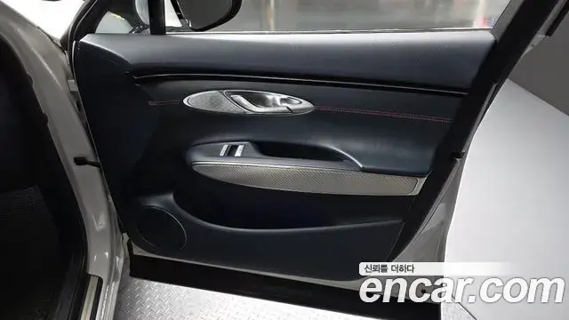 Genesis GV70 2021 — Photo 30/31