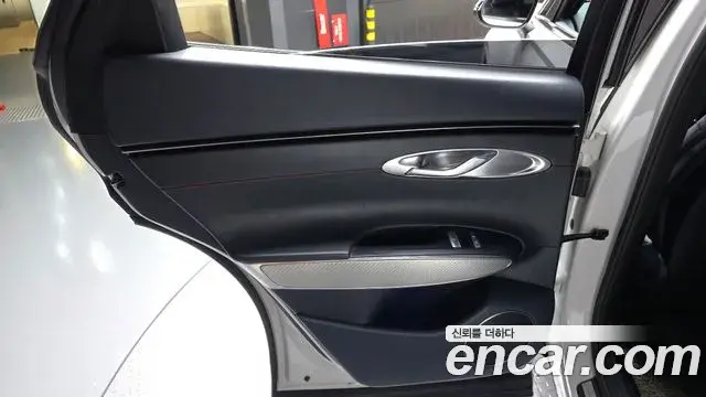 Genesis GV70 2021 — Photo 27/31