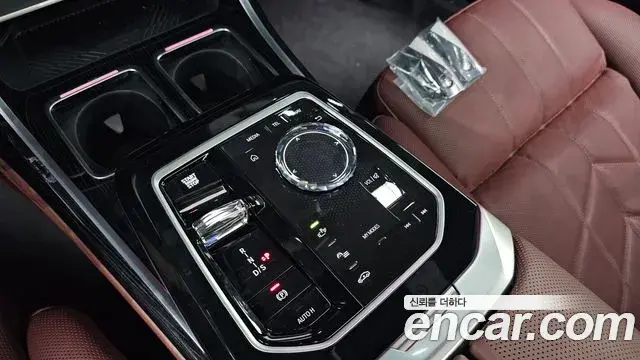 BMW 7 Series 2025 — Photo 10/31