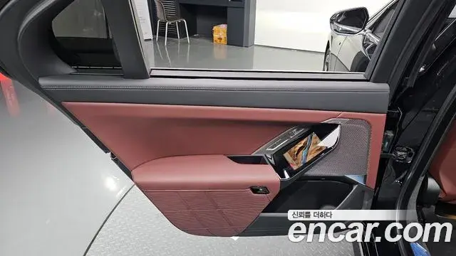 BMW 7 Series 2025 — Photo 2/31