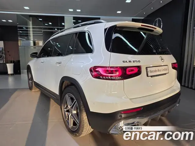 Mercedes-Benz GLB-Class 2022 — Photo 13/20