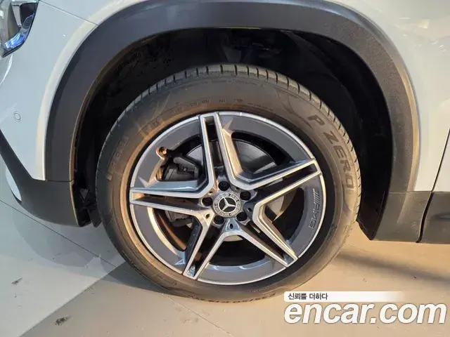 Mercedes-Benz GLB-Class 2022 — Photo 19/20