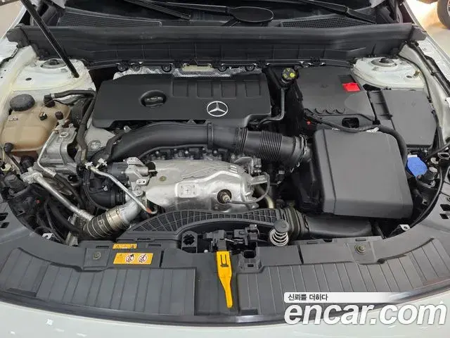 Mercedes-Benz GLB-Class 2022 — Photo 9/20