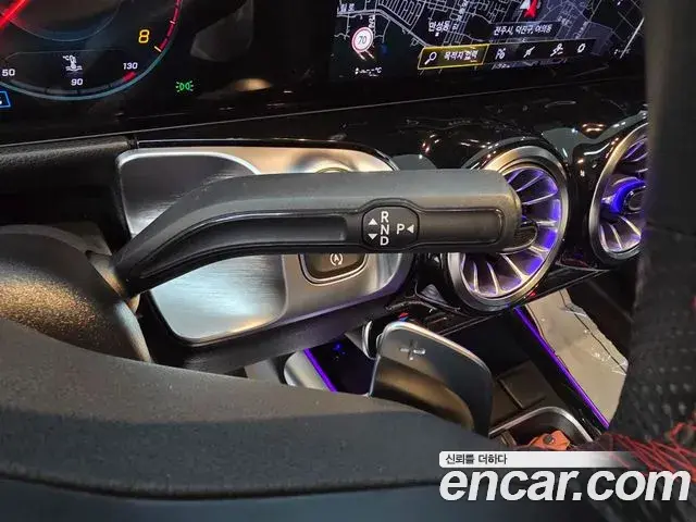 Mercedes-Benz GLB-Class 2022 — Photo 14/20