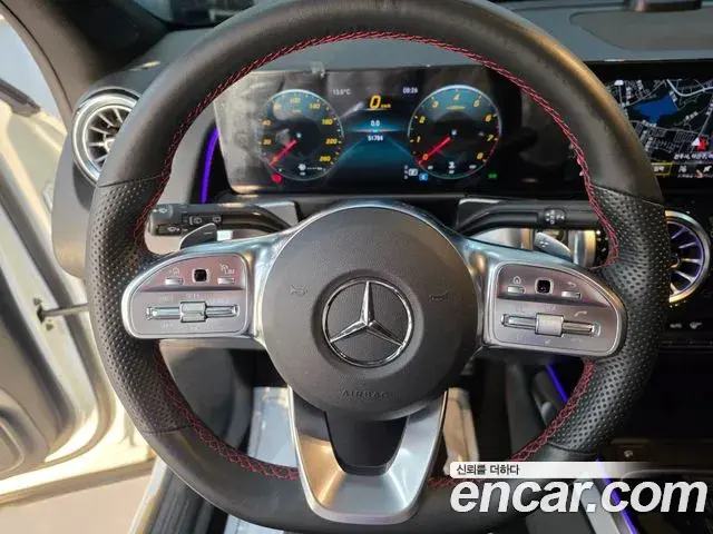 Mercedes-Benz GLB-Class 2022 — Photo 16/20
