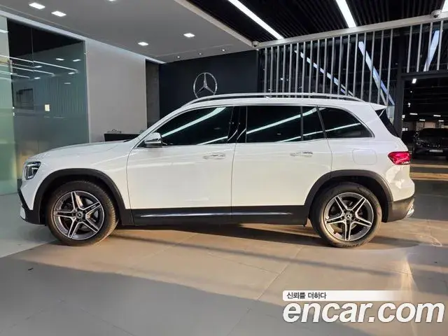 Mercedes-Benz GLB-Class 2022 — Photo 10/20