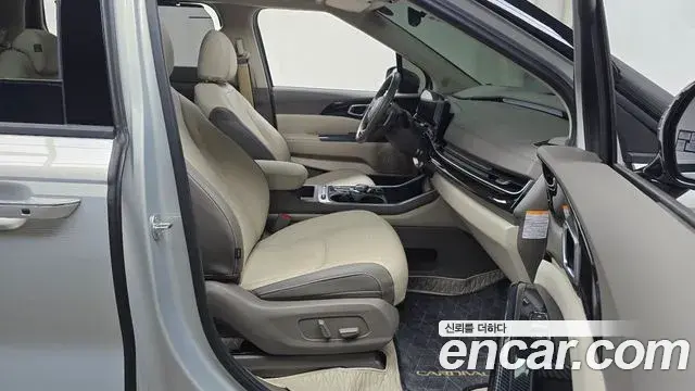 Kia Carnival 2024 — Photo 17/39