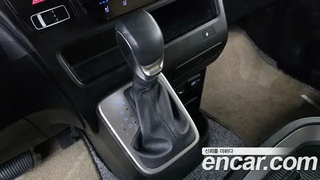 Hyundai Staria 2023 — Фото 9/20
