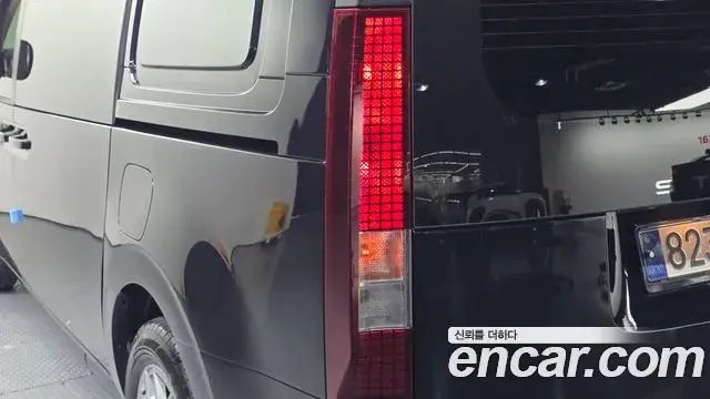 Hyundai Staria 2023 — Photo 28/30