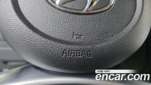 Hyundai Staria 2023 — Photo 2/30