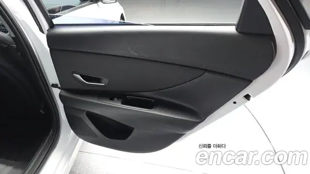 Hyundai The New Avante Hybrid 2023 — ფოტო 3/30