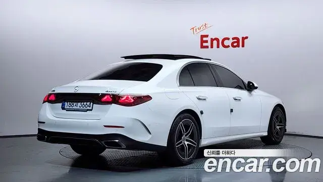 Mercedes-Benz E-Class 2025 — Фото 1/20