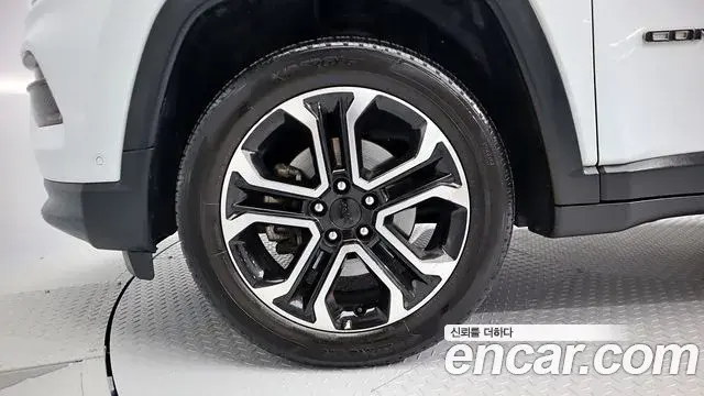 Jeep Compass 2022 — Photo 17/20