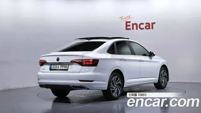 Volkswagen Jetta 2021 — Фото 2/20