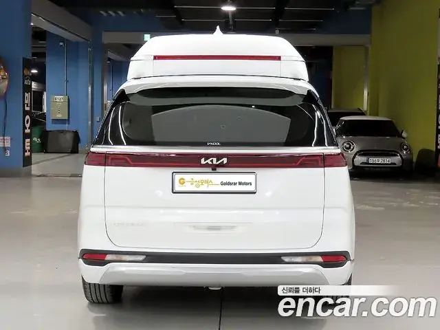 Kia Carnival 2023 — ფოტო 7/20