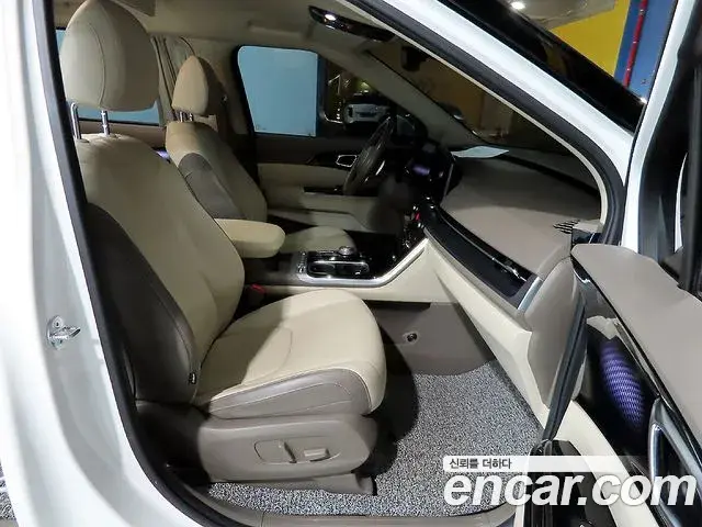 Kia Carnival 2023 — ფოტო 15/20