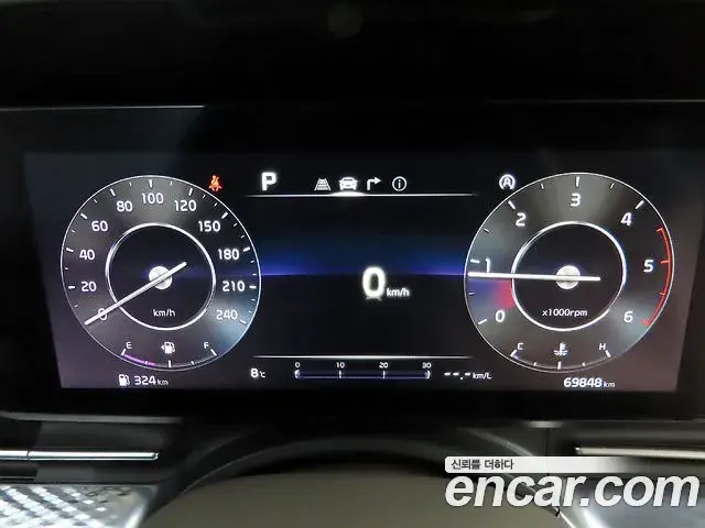 Kia Carnival 2023 — ფოტო 19/20