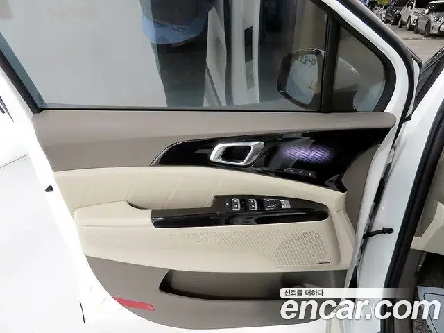 Kia Carnival 2023 — ფოტო 12/20
