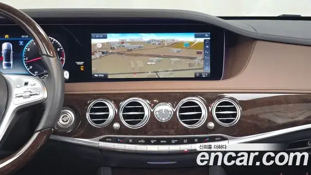 Mercedes-Benz S-Class 2018 — Photo 27/40