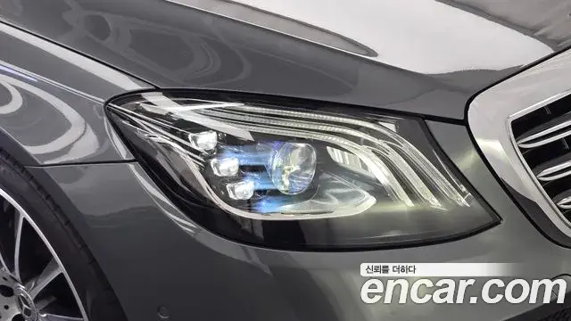 Mercedes-Benz S-Class 2018 — Photo 1/40