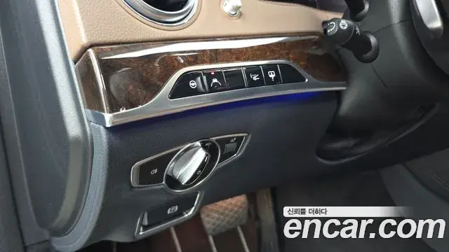 Mercedes-Benz S-Class 2018 — Photo 18/40